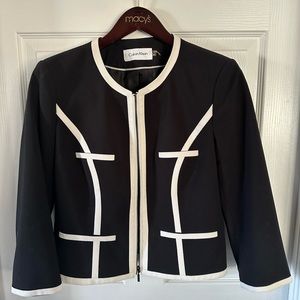 Calvin Klein white and black piped balzer